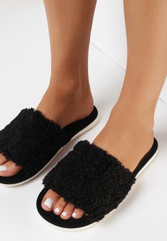 Czarne Kapcie Clymaleia