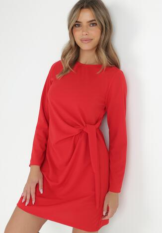 Czerwona Sukienka z Dekoracyjnym Wiązaniem z Boku Beki