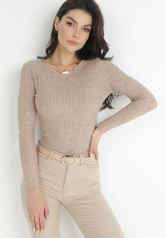 Beżowy Sweter z Krótkim Łańcuszkiem przy Dekolcie Prążkowany Enduyi