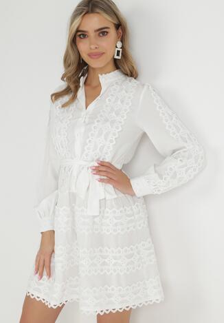 Biała Sukienka Koszulowa z Wiązanym Paskiem i Ażurowymi Taśmami Dimi