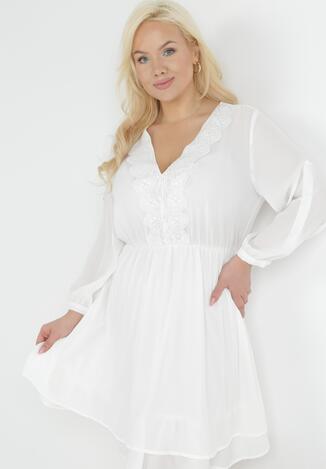 Biała Rozkloszowana Sukienka Midi z Ozdobnym Dekoltem i Gumką w Pasie Braely
