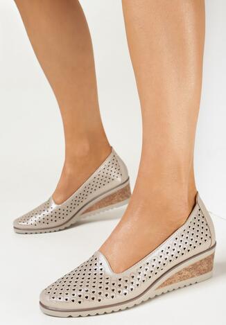 Beżowe Ażurowe Czółenka na Niskim Koturnie ze Skórzaną Wkładką Jineg