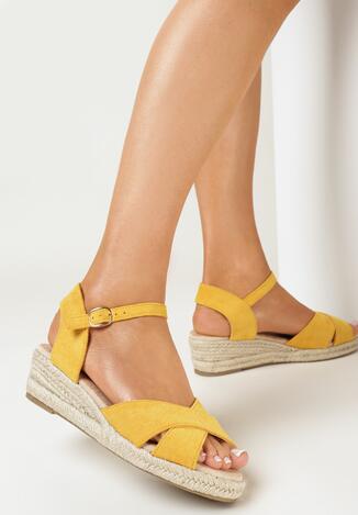 Żółte Sandały na Plecionej Koturnie z Otwartym Noskiem Lillona