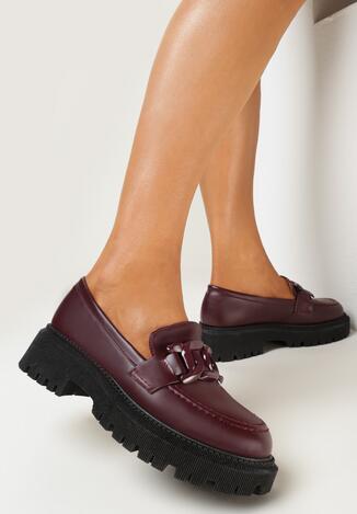 Bordowe Wsuwane Mokasyny na Płaskiej Podeszwie z Protektorem i Łańcuchem Kiressa