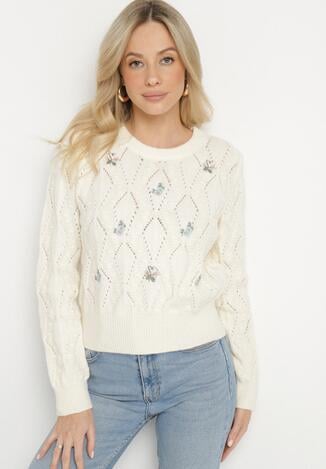 Jasnobeżowy Sweter o Klasycznym Kroju z Haftowanymi Kwiatami Chasane
