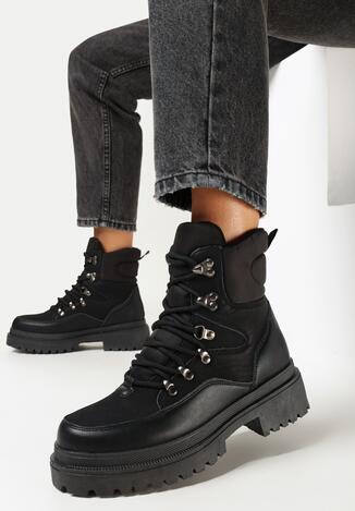 Czarne Traperki na Płaskiej Podeszwie z Protektorem Ozdobione Przeszyciami Airana