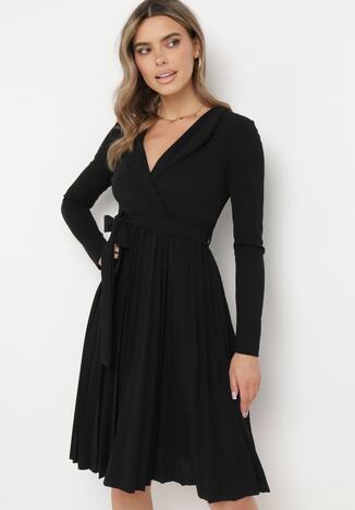 Czarna Midi Sukienka z Plisowanym Dołem i Kopertowym Dekoltem z Materiałowym Paskiem Obebba