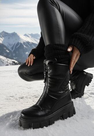 Czarne Śniegowce na Płaskiej Podeszwie z Zamkiem z Przodu i Napisem Bulluna