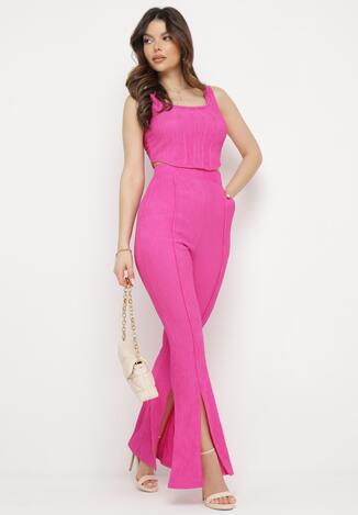 Różowy Elegancki Komplet Prążkowany z Topem i Spodniami Dzwony Laneri