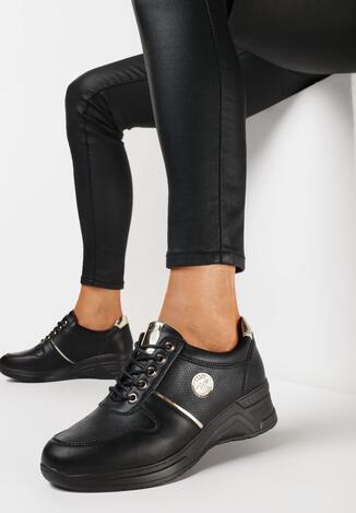 Czarne Sneakersy ze Skórzaną Wkładką na Niskim Koturnie z Metalicznymi Wstawkami Aselira