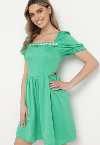 Zielona Sukienka Mini Rozkloszowana z Dekoltem Ozdobionym Cyrkoniami i Wycięciami po Bokach Delphira
