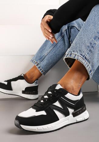 Czarno-Białe Sznurowane Sneakersy na Płaskiej Podeszwie z Metalicznym Wykończeniem Vivamarie