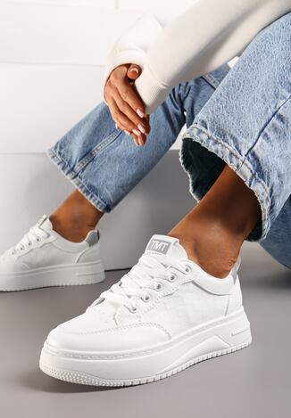 Biało-Szare Klasyczne Sneakersy na Grubszej Podeszwie Ozdobione Perforacją Hinesta