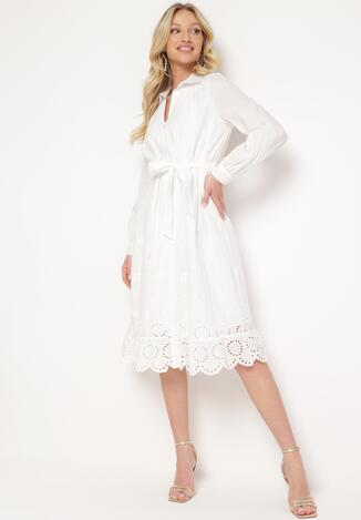 Biała Koszulowa Sukienka z Bawełny Zapinana na Guziki z Materiałowym Paskiem i Koronką Uzilara