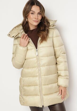 Jasnobeżowa Kurtka Pikowana o Wydłużonym Kroju z Dwustronnym Suwakiem i Odpinanym Kapturem Naorae