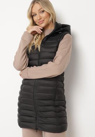 Czarna Kamizelka Pikowana o Dłuższym Fasonie z Kapturem Vitilie