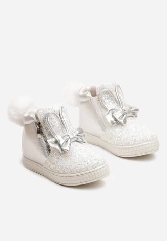 Białe Botki na Ukrytym Koturnie z Brokatem Kokardą i Futrzanym Pomponem Mazidra