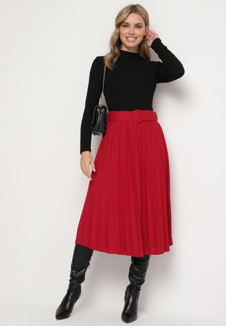 Czerwona Plisowana Spódnica Ozdobiona Paskiem z Okrągła Klamrą Sanelle
