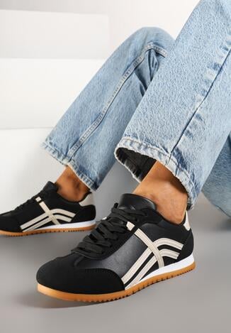 Czarne Sneakersy w Stylu Kultowych Tenisówek z Ozdobnymi Przeszyciami Vellexia