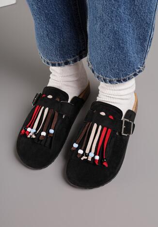 Czarne Klapki Mule w Stylu Boho z Ozdobnymi Frędzlami Varre