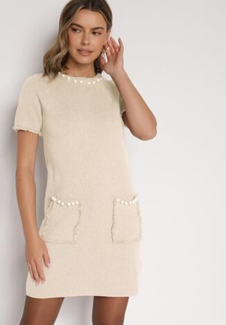 Jasnobeżowa Trapezowa Sukienka Sweterkowa Ozdobiona Perełkami Eletusa