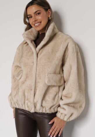 Beżowa Kurtka Futerko o Kroju Bomberki z Kieszeniami Tiwedara