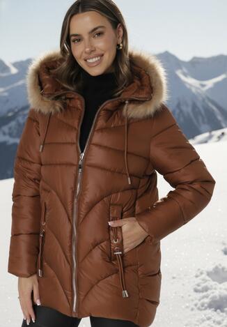 Brązowa Pikowana Kurtka o Trapezowym Kroju z Kapturem i Odpinanym Futerkiem Deolaine