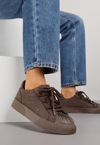 Brązowe Sneakersy z Tłoczeniami na Nosku Zdobione Cyrkoniami Jadefesa