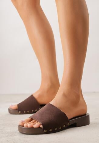 Ciemnobrązowe Klapki Ozdobione Nitami Jehlone