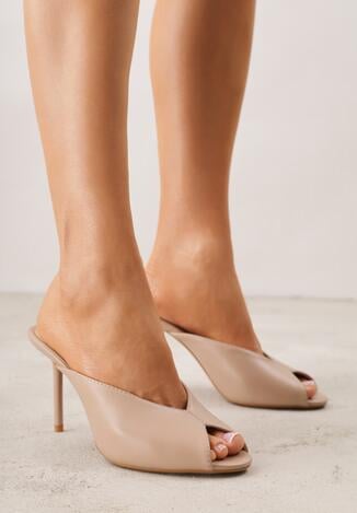 Ciemnobeżowe Klapki na Szpilce Ozdobione Wyciętą Cholewką Berineli