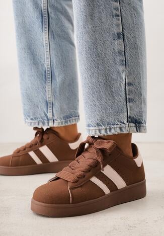 Brązowo-Białe Sneakersy z Ozdobnymi Naszywkami z Boku Galdexis