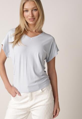 Niebieski T-shirt z Wiskozy z Trójkątnym Dekoltem Achiore