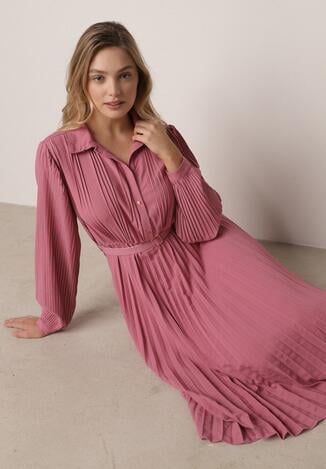 Fuksjowa Sukienka Plisowana o Koszulowym Kroju z Paskiem z Klamrą Efronta