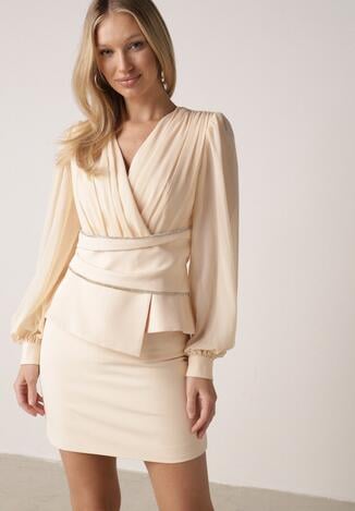 Beżowa Bluzka Kopertowa VICES z Dekoltem V Bufiastymi Rękawkami i Zaakcentowanymi Ramionami Tine