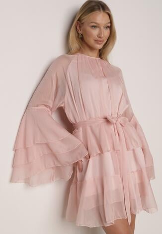 Różowa Sukienka z Eterycznymi Falbanami i Wiązanym Paskiem Rivaniah