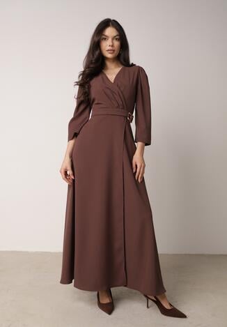 Brązowa Kopertowa Sukienka Wieczorowa z Metaliczną Aplikacją w Talii Henalana