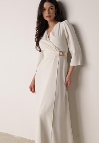 Jasnobeżowa Kopertowa Sukienka Wieczorowa z Metaliczną Aplikacją w Talii Henalana