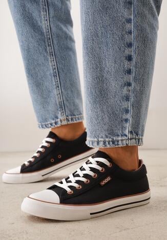 Teniși înalți Negri