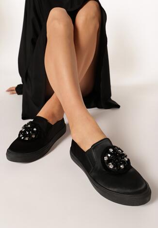 Czarne Slip On Friendly War