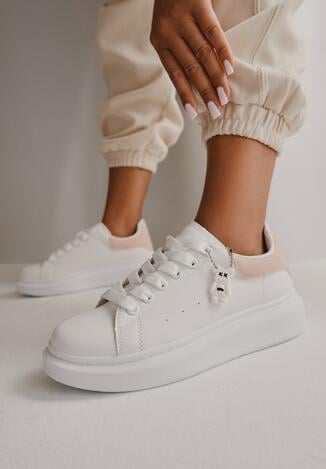 Biało-Różowe Klasyczne Sneakersy z Ozdobną Zawieszką Tenevia