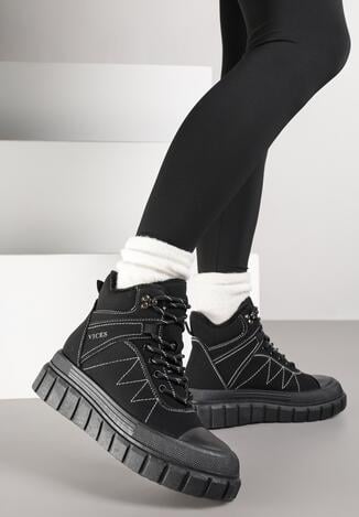 Czarne Botki Trapery Vices na Grubej Tłoczonej Podeszwie z Przeszyciami Amarrise