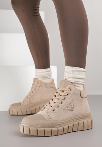 Ciemnobeżowe Botki Vices w Stylu Traperów z Grubą Tłoczoną Podeszwą z Ozdobą Alurriva