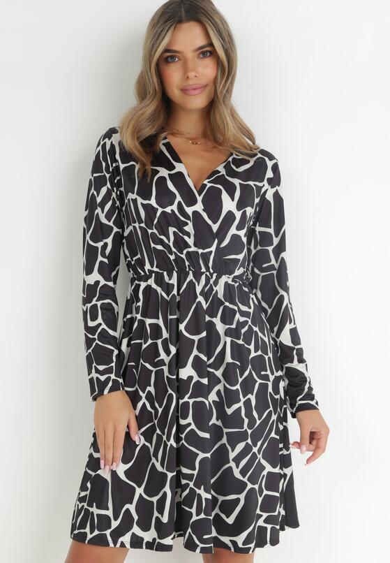 Czarno-Biała Sukienka Rozkloszowana z Kopertowym Dekoltem Aristoklea 1