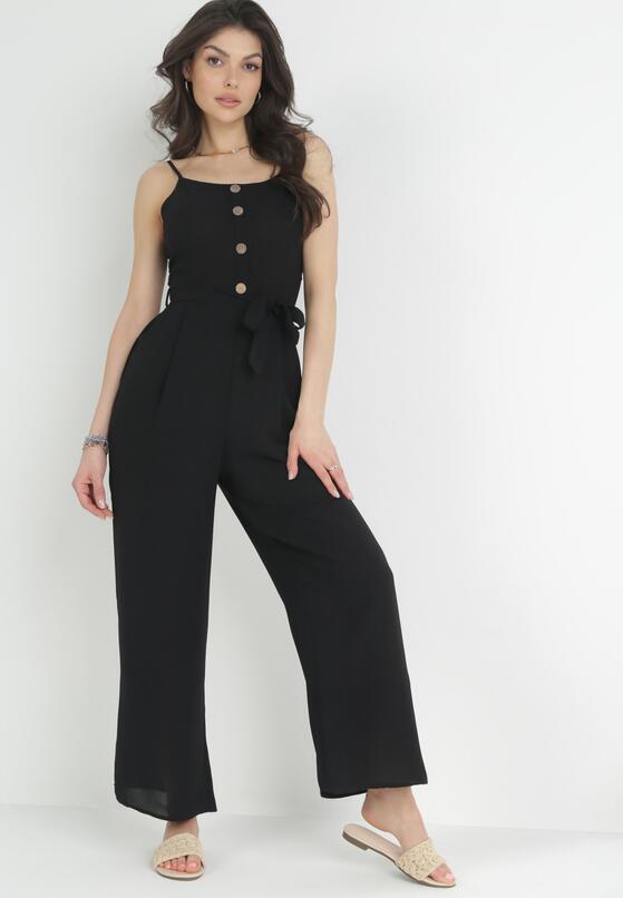 Czarny Kombinezon na Cienkich Ramiączkach z Ozdobnymi Guzikami i Materiałowym Paskiem Vinesa 1