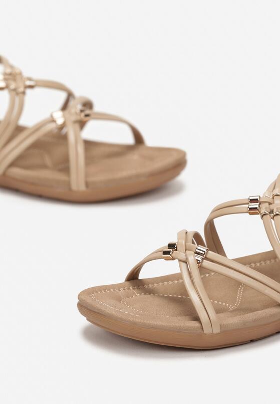 Beżowe Sandały z Paskami i Metalową Ozdobą Koboru 5