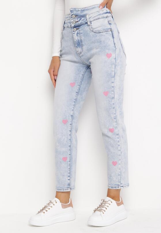 Jasnoniebieskie Jeansy Mom Fit w Serduszka Irothy 1