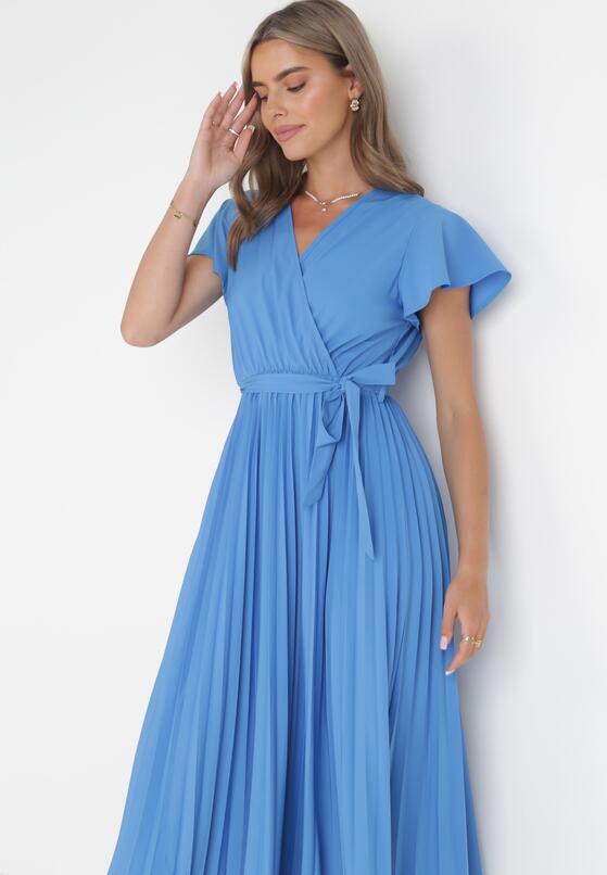Niebieska Elegancka Sukienka Maxi w Plisy z Kopertowym Dekoltem i Wiązaniem Thessi 4