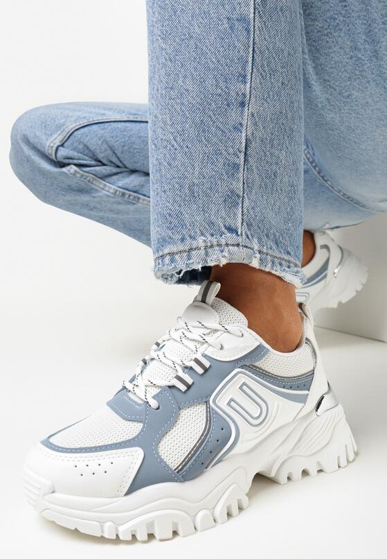 Białe Sznurowane Sneakersy na Płaskiej Grubej Podeszwie z Metalową Ozdobną Wstawką Pranna 1