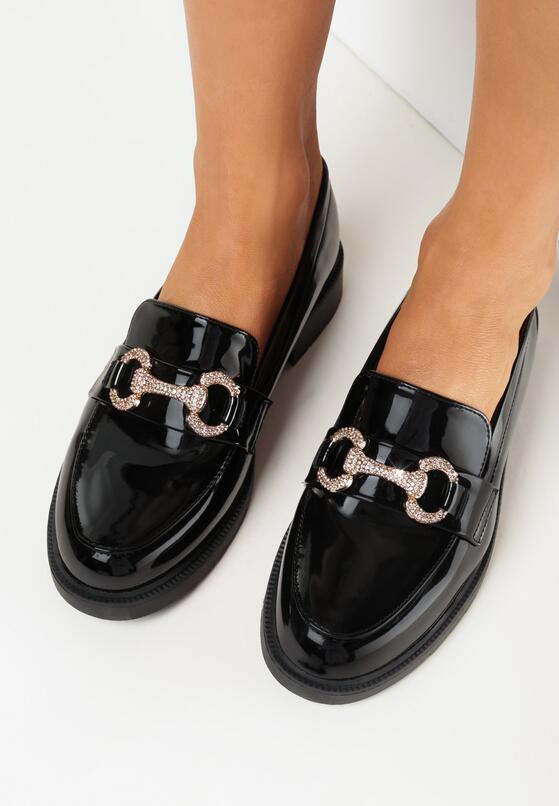Czarne Lakierowane Mokasyny z Klamrą w Cyrkonie Kililah 2