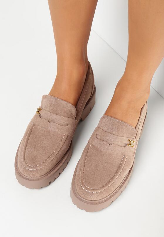 Ciemnobeżowe Mokasyny na Grubej Podeszwie z Metaliczną Ozdobą Keeha 2